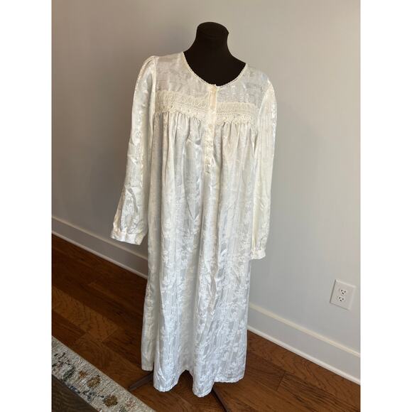 Character Women’s Long Sleeve Long Retro White Nightgown Dress Size Medium - Picture 1 of 9